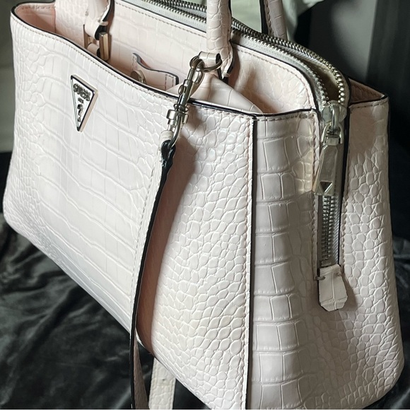 Light Pink Guess Bag - Picture 9 of 10